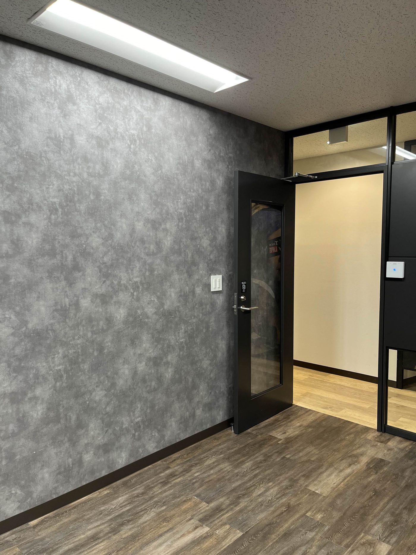 変更前の部屋の写真（ドアが開いている）
